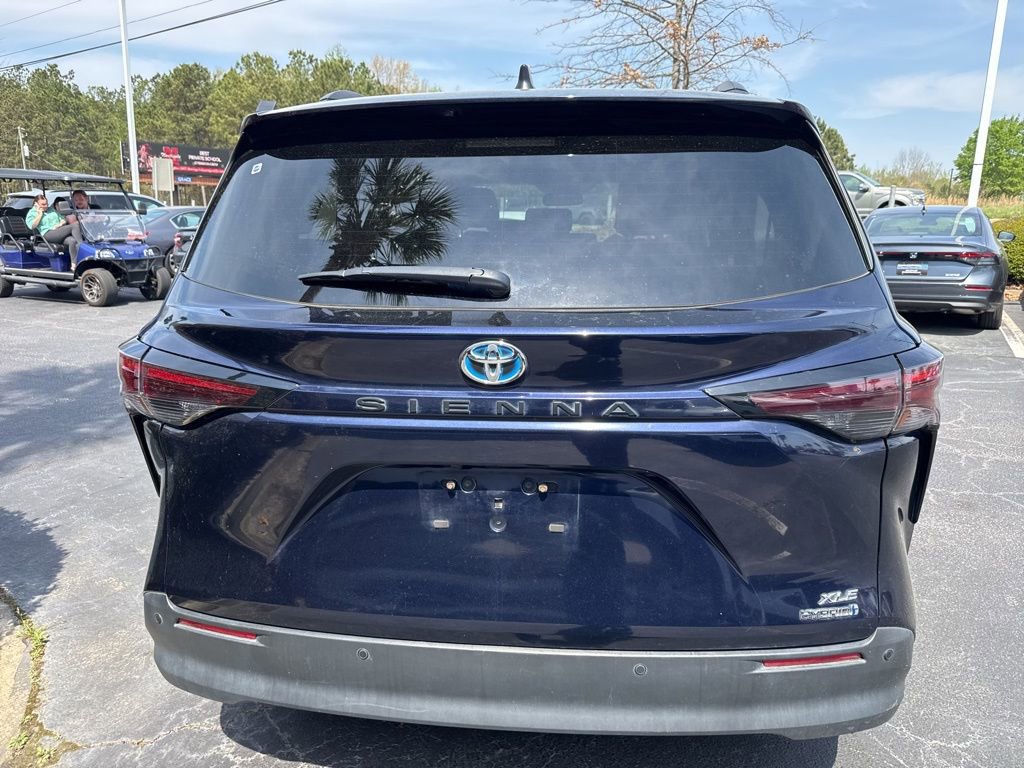 Used 2024 Toyota Sienna XLE image 4