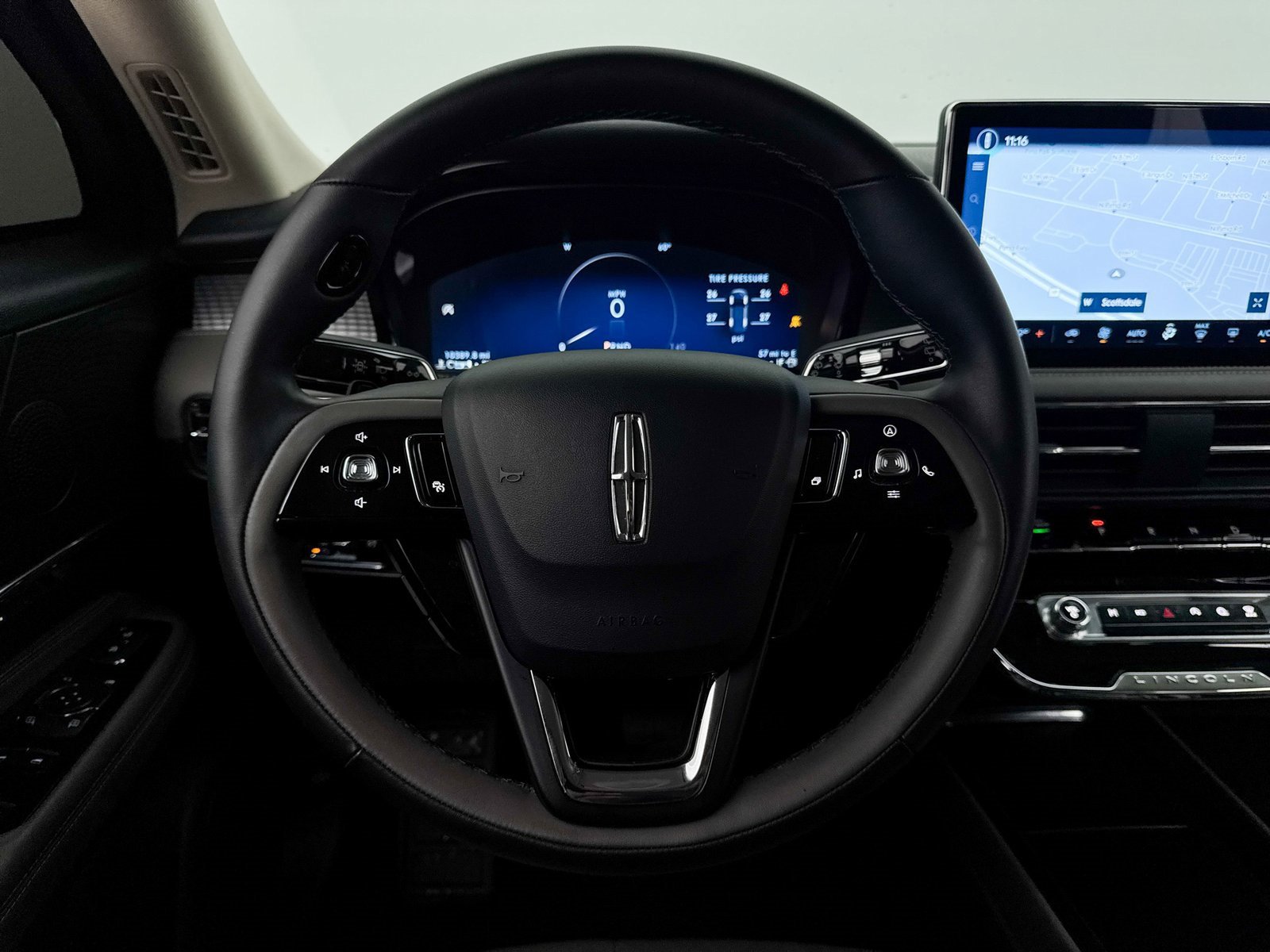 Used 2024 Lincoln Corsair FWD image 3