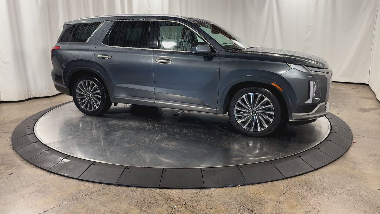 Used 2024 Hyundai Palisade Calligraphy image 3