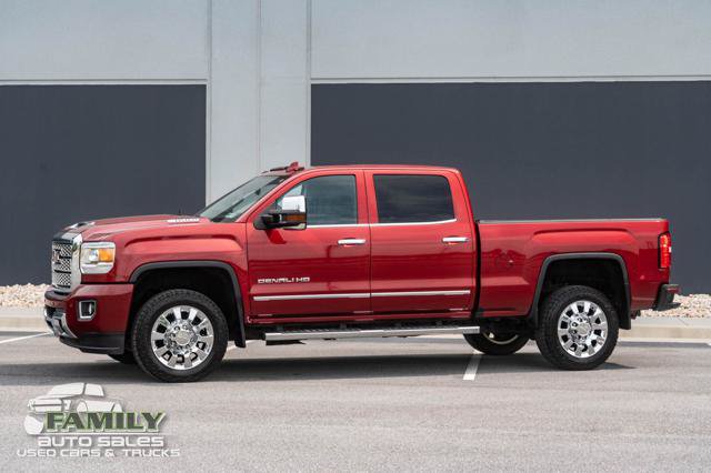 Used 2019 GMC Sierra 2500 Denali w/ Duramax Plus Package AWD/4WD image 3