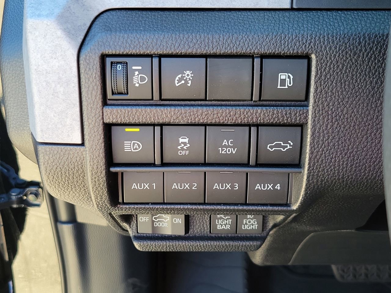 New 2025 Toyota Tacoma Trailhunter image 30