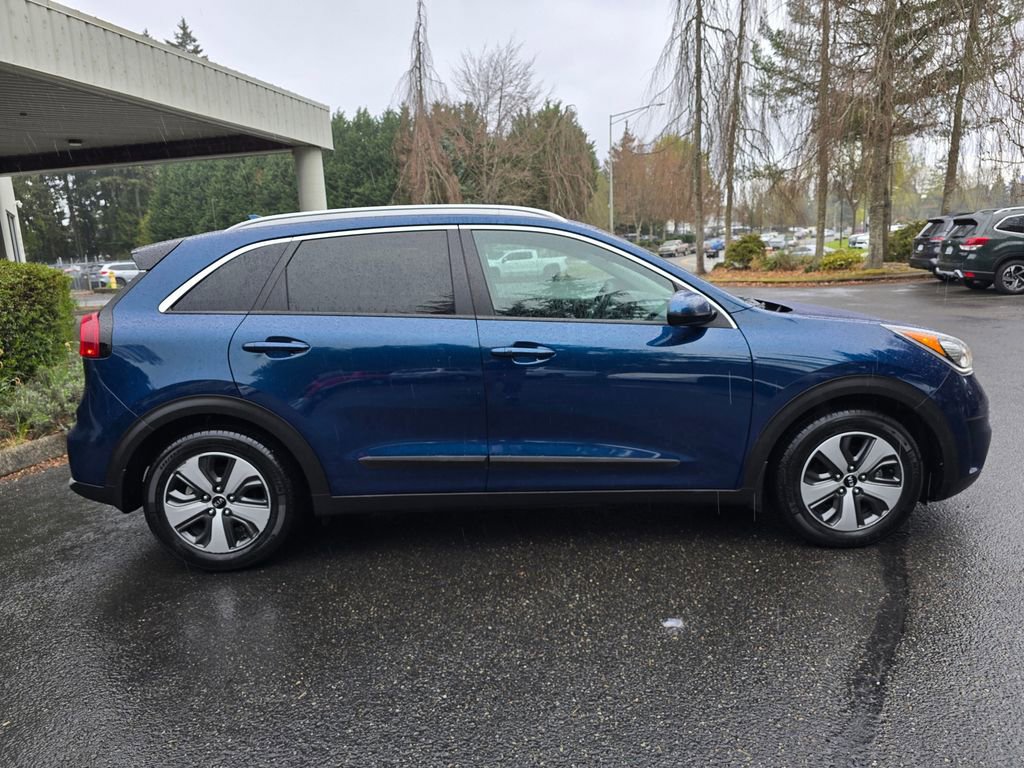 Used 2017 Kia Niro LX image 3