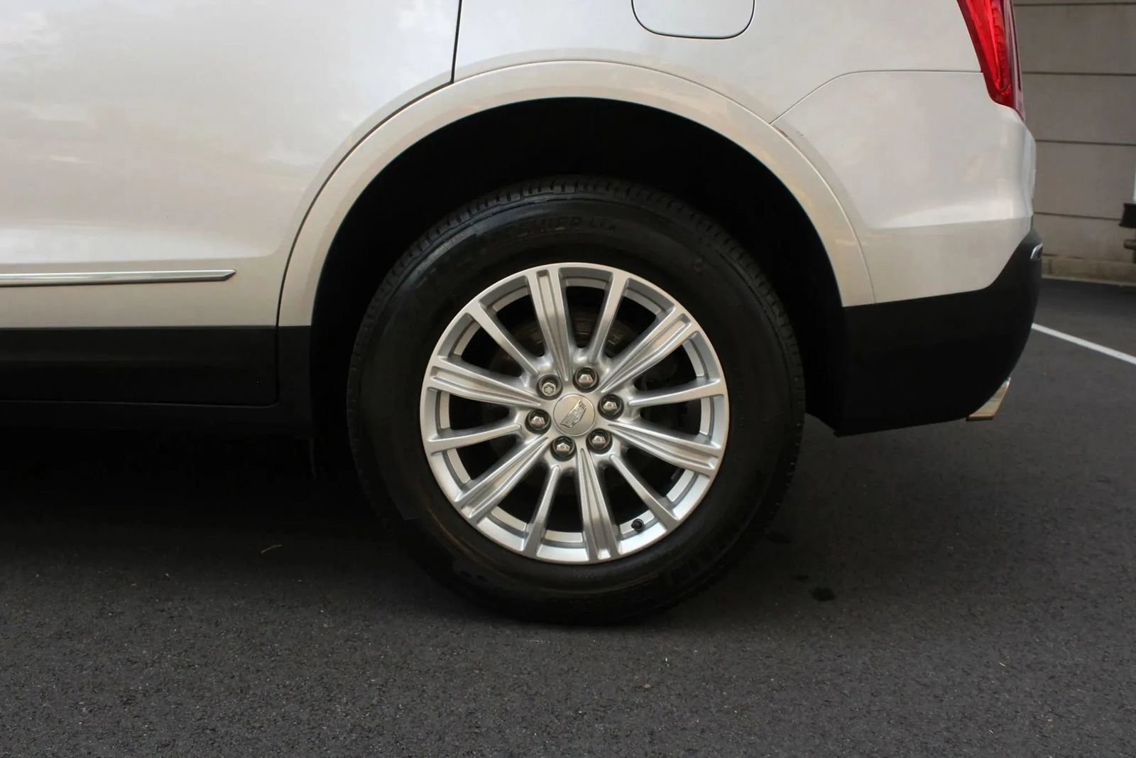 Used 2018 Cadillac XT5 AWD image 10