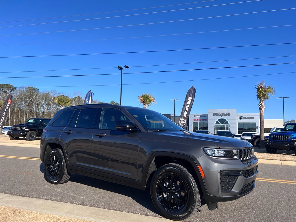 New 2026 Jeep Grand Cherokee Altitude AWD/4WD image 1