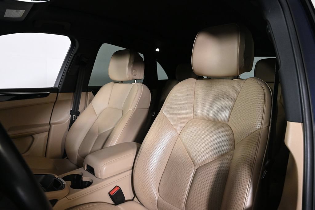 Used 2023 Porsche Macan AWD/4WD image 5
