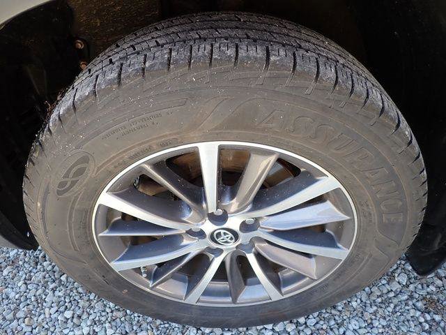 Certified 2017 Toyota Highlander XLE w/ Carpet Mat Package image 9