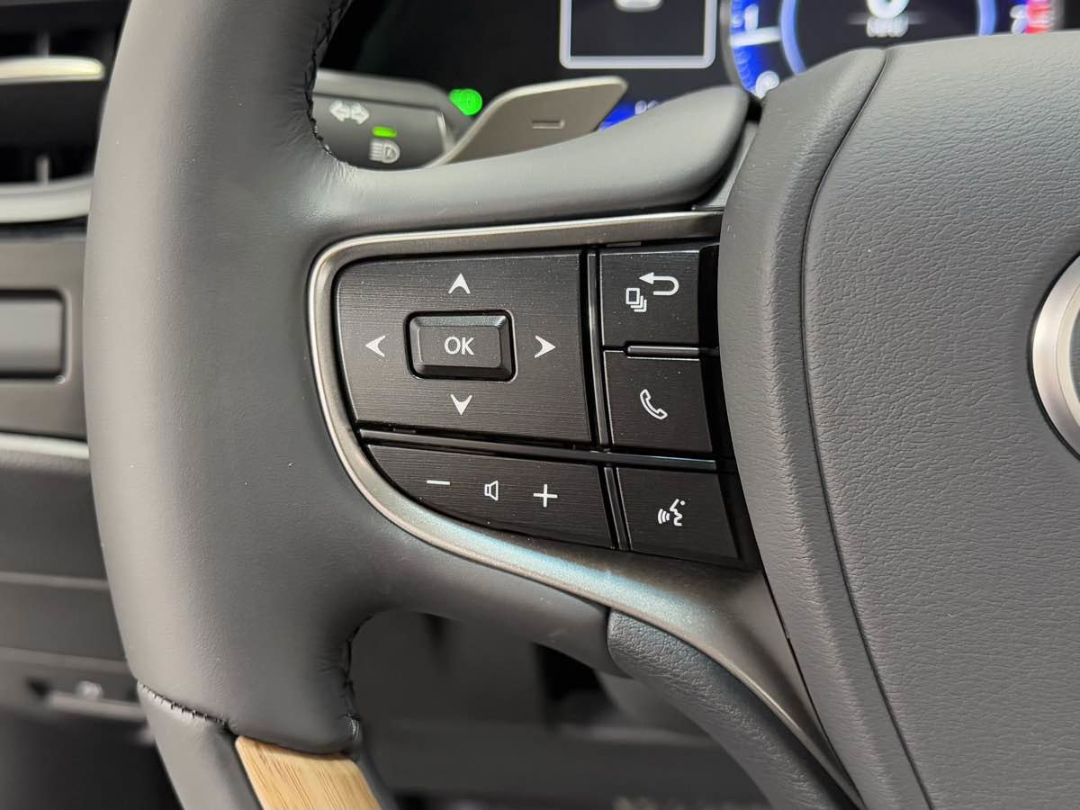 Used 2025 Lexus ES 350 Ultra Luxury image 18