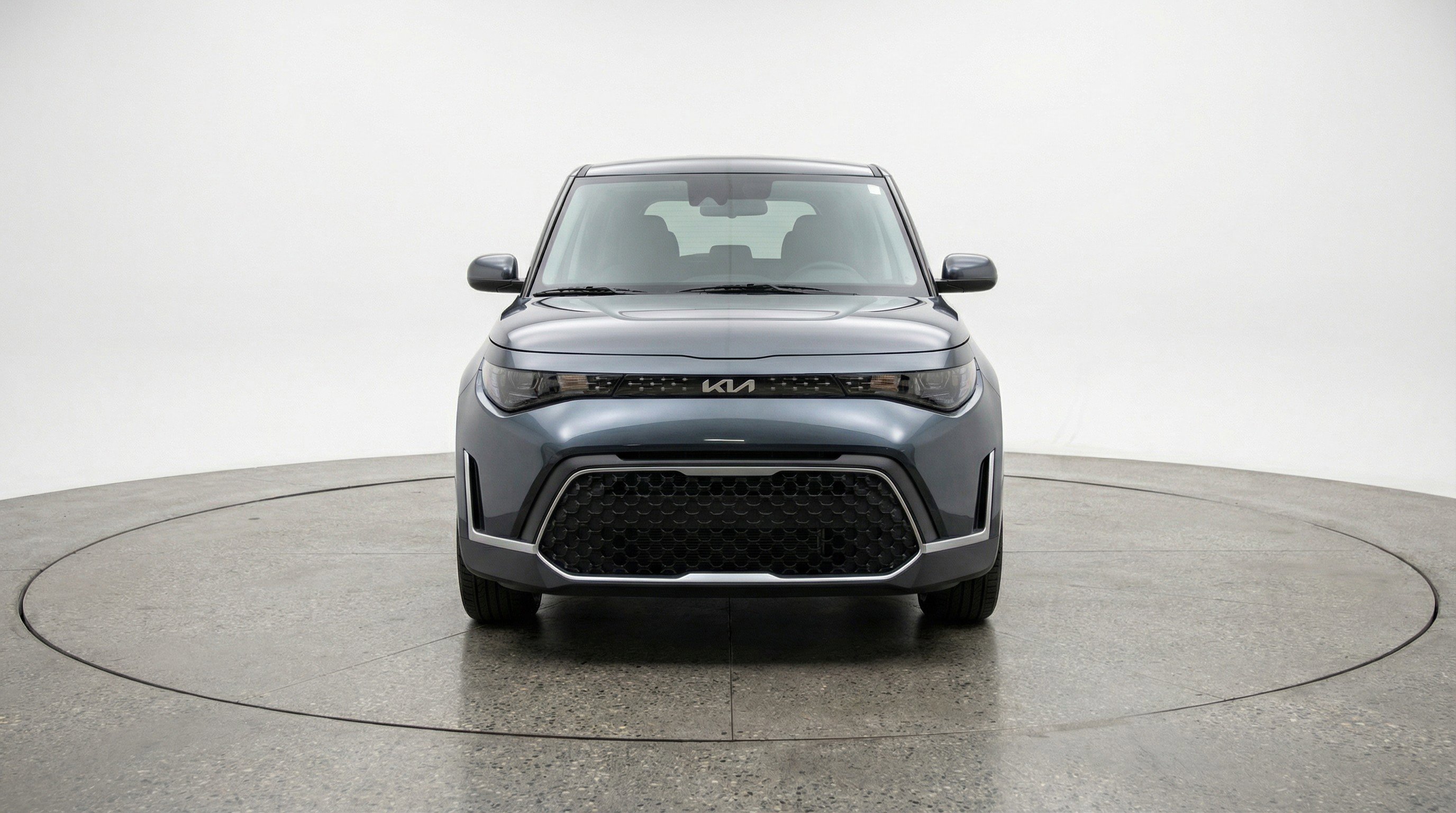 Used 2025 Kia Soul LX w/ LX Technology Package FWD image 2
