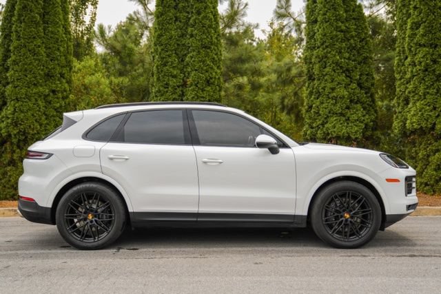 Used 2024 Porsche Cayenne AWD/4WD image 12
