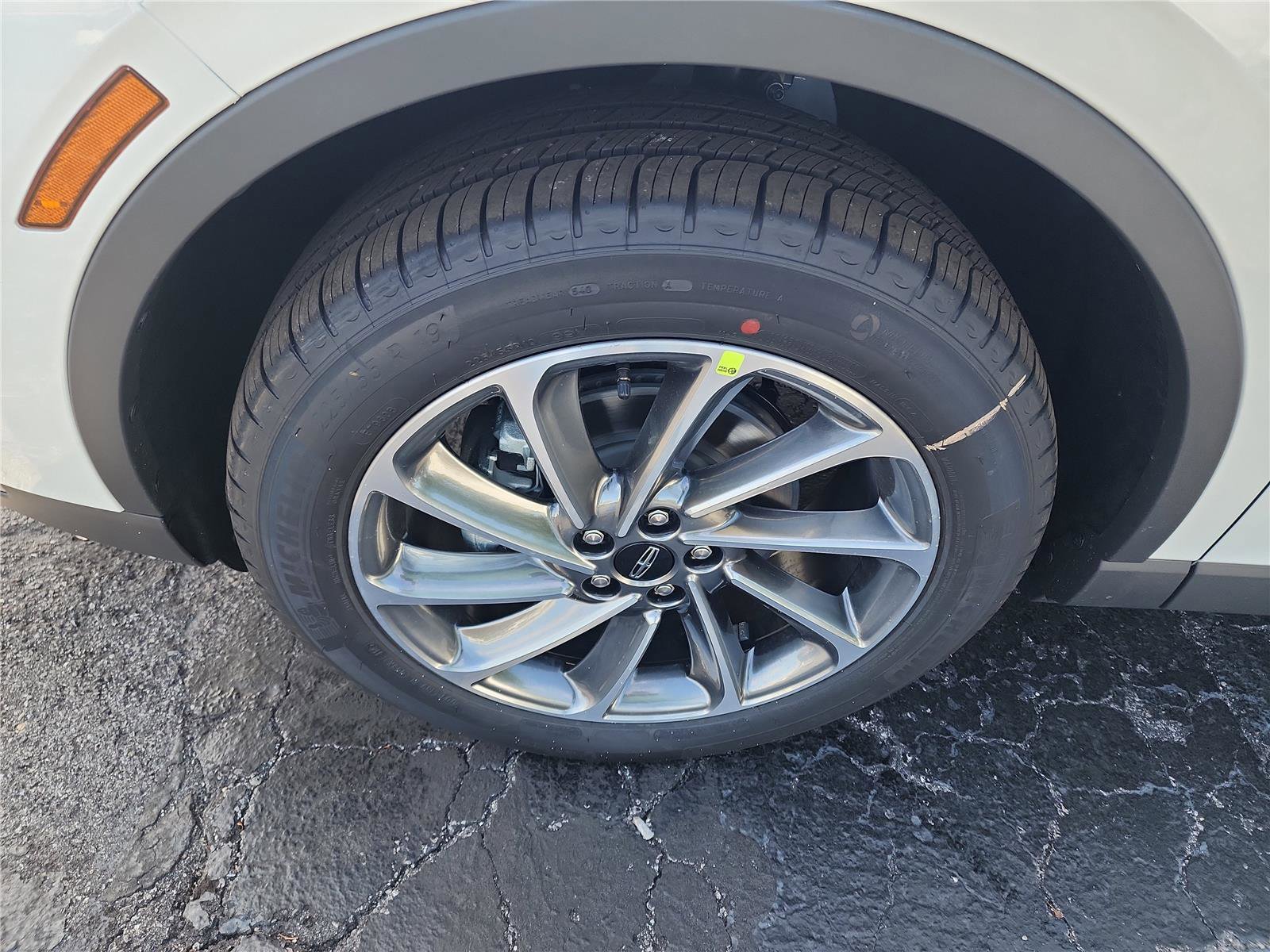 New 2026 Lincoln Corsair Premiere image 9