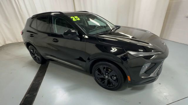 Used 2025 Buick Envision Sport Touring image 2