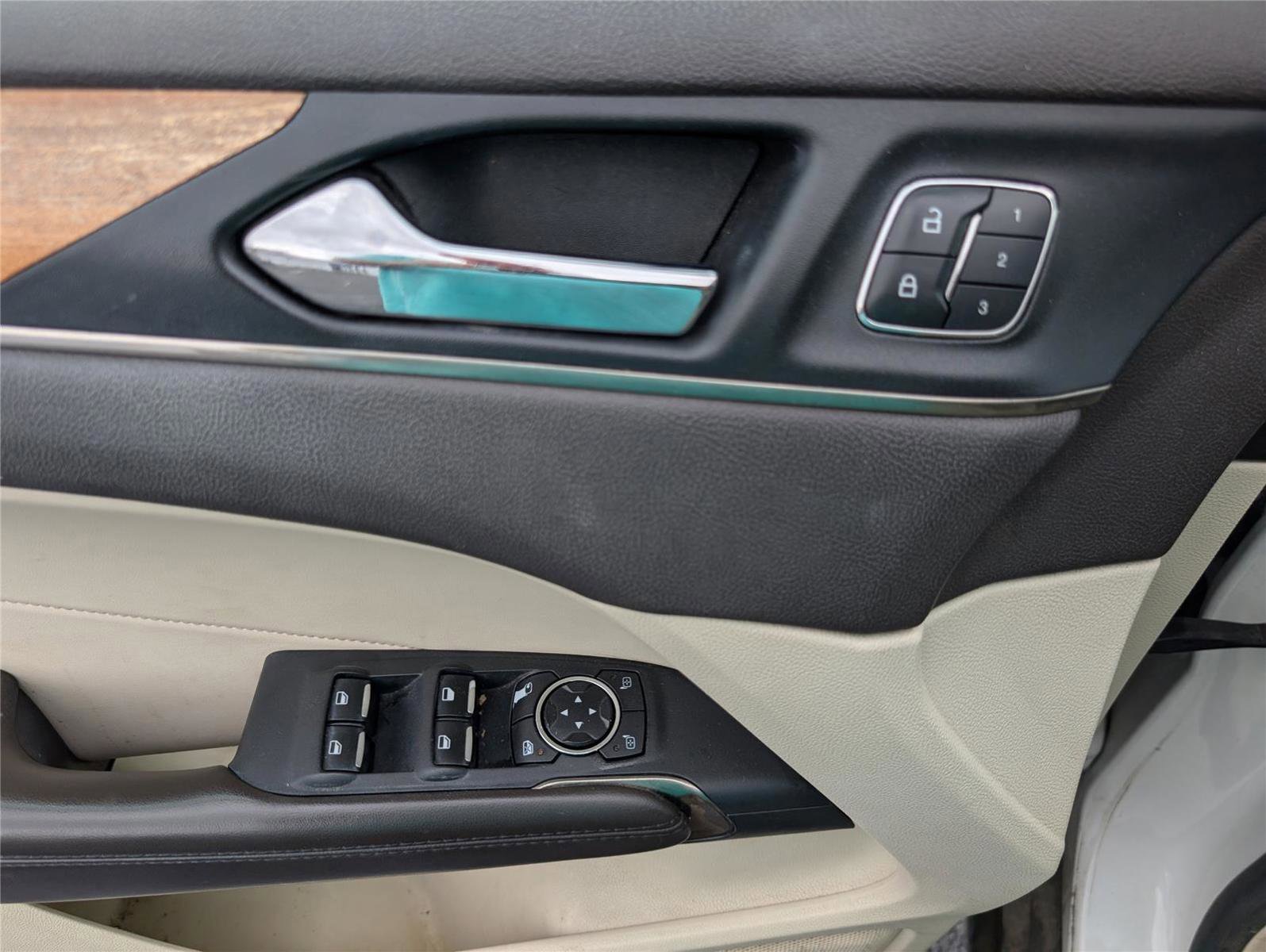 Used 2015 Lincoln MKC FWD w/ Equipment Group 102A Reserve image 15