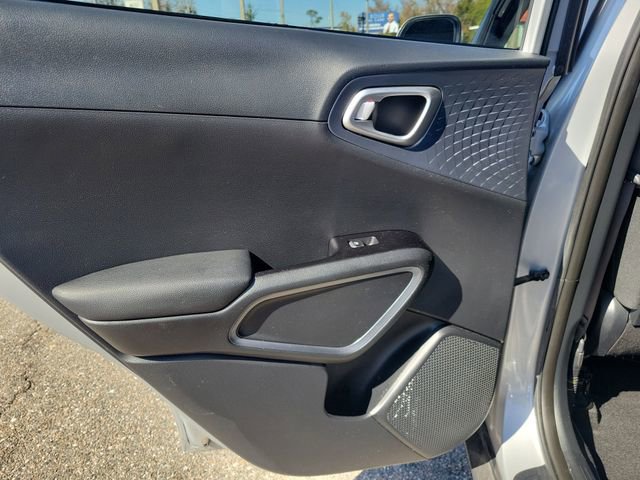 Used 2021 Kia Soul S image 11