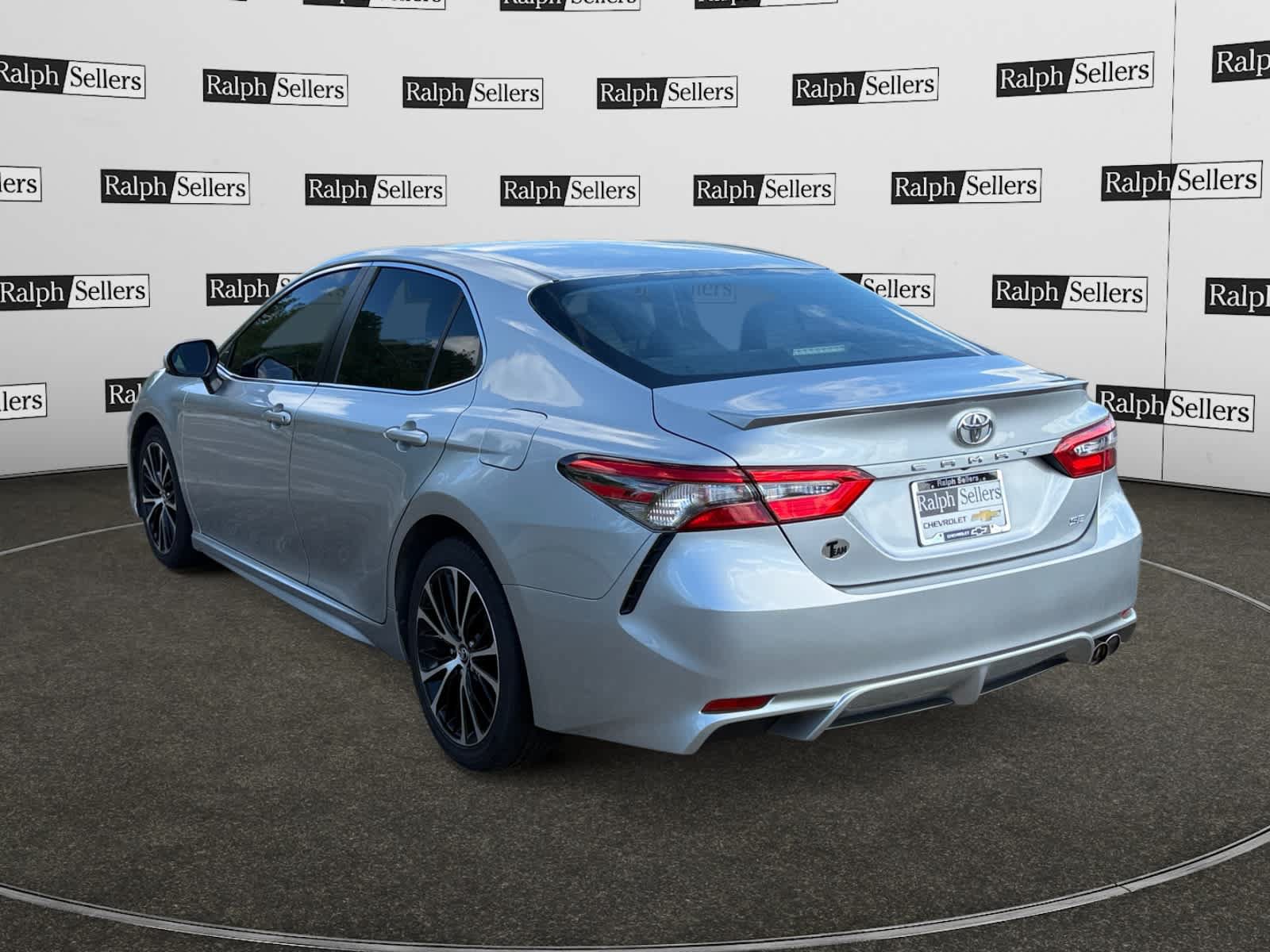 Used 2018 Toyota Camry SE FWD image 4
