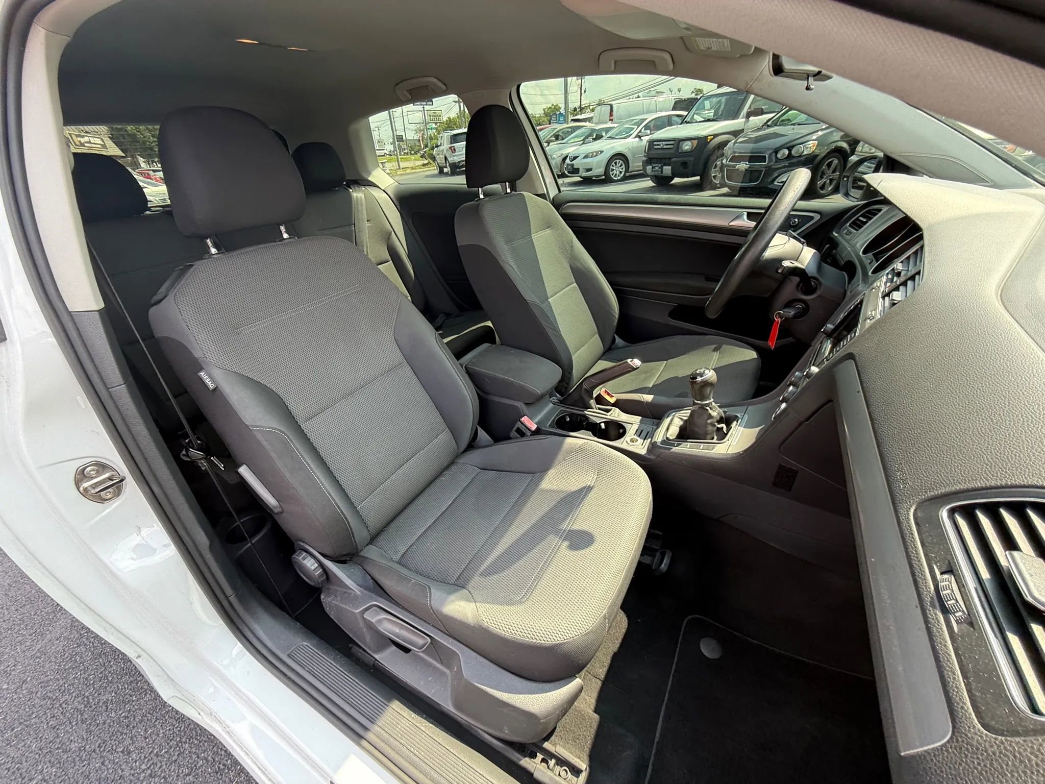 Used 2015 Volkswagen Golf S image 14