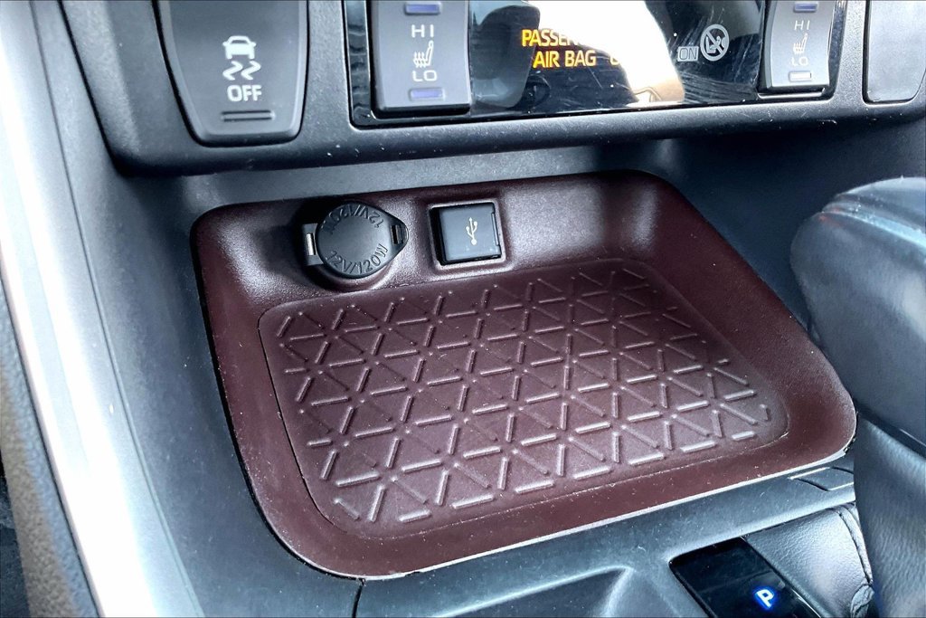 Used 2020 Toyota RAV4 Limited FWD image 15
