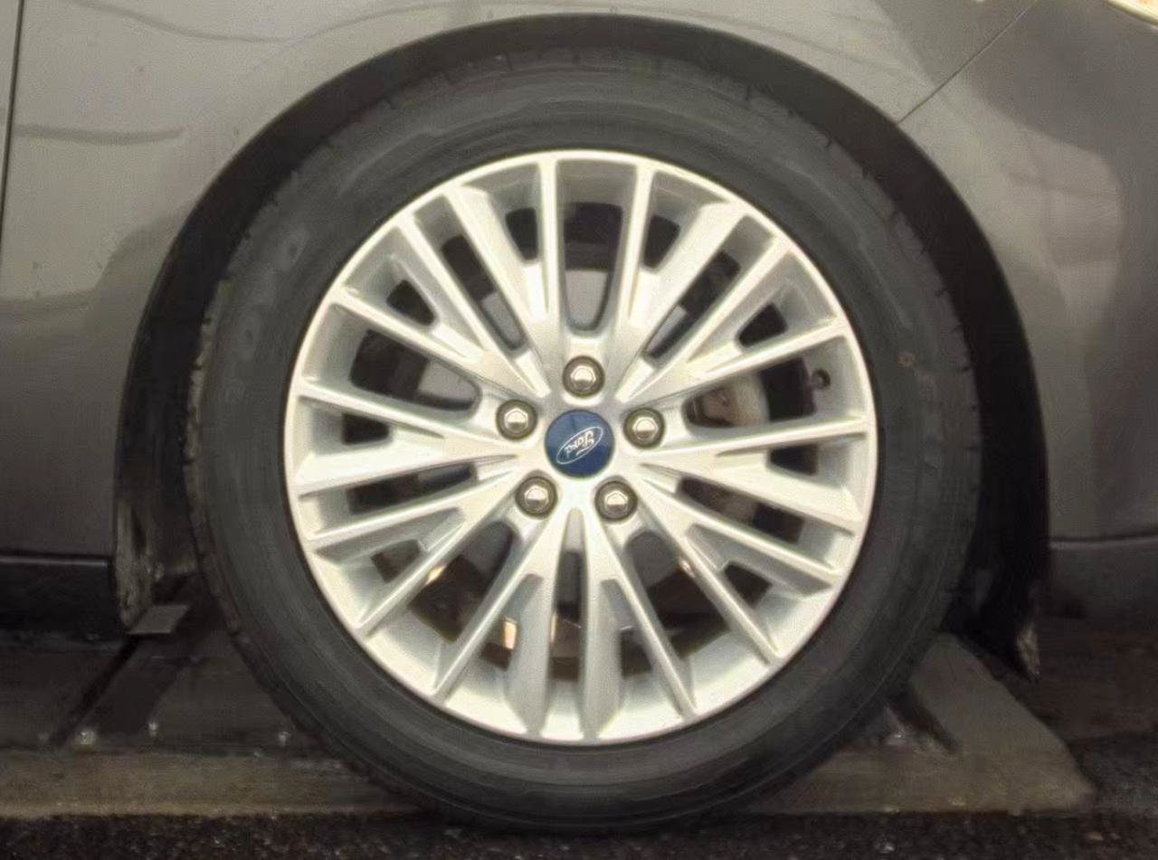 Used 2015 Ford Focus Titanium FWD image 12