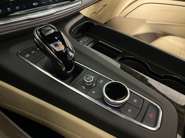 Certified 2024 Cadillac Escalade ESV Premium Luxury w/ Performance Package AWD/4WD image 19