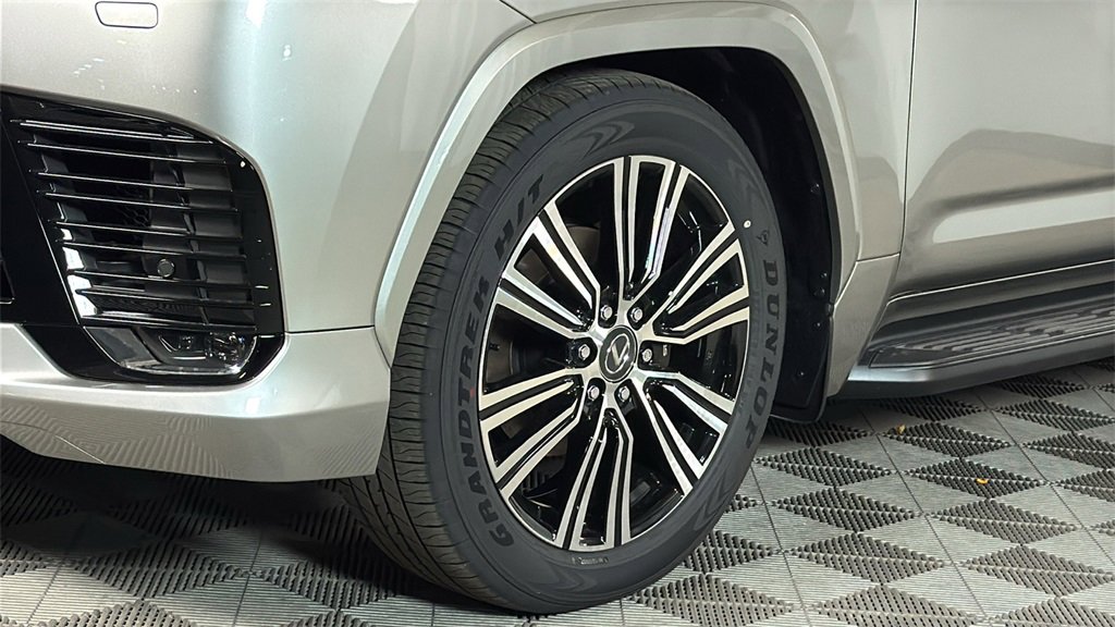 New 2025 Lexus LX 600 4WD w/ Luxury Package image 4