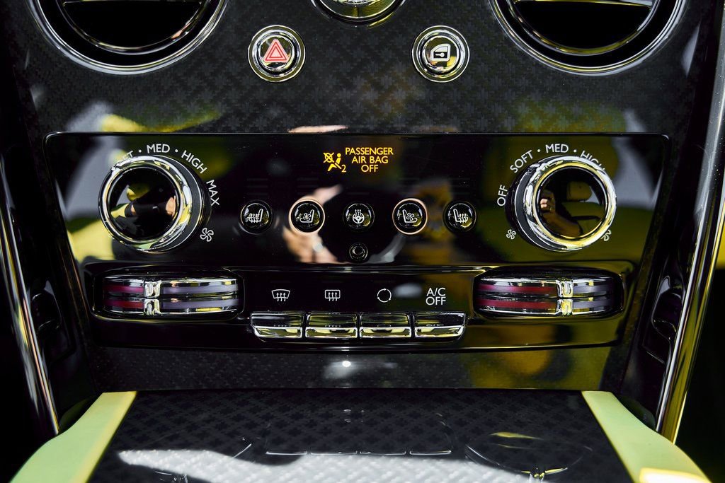 Used 2022 Rolls-Royce Cullinan Black Badge w/ Dark Exterior Package image 76