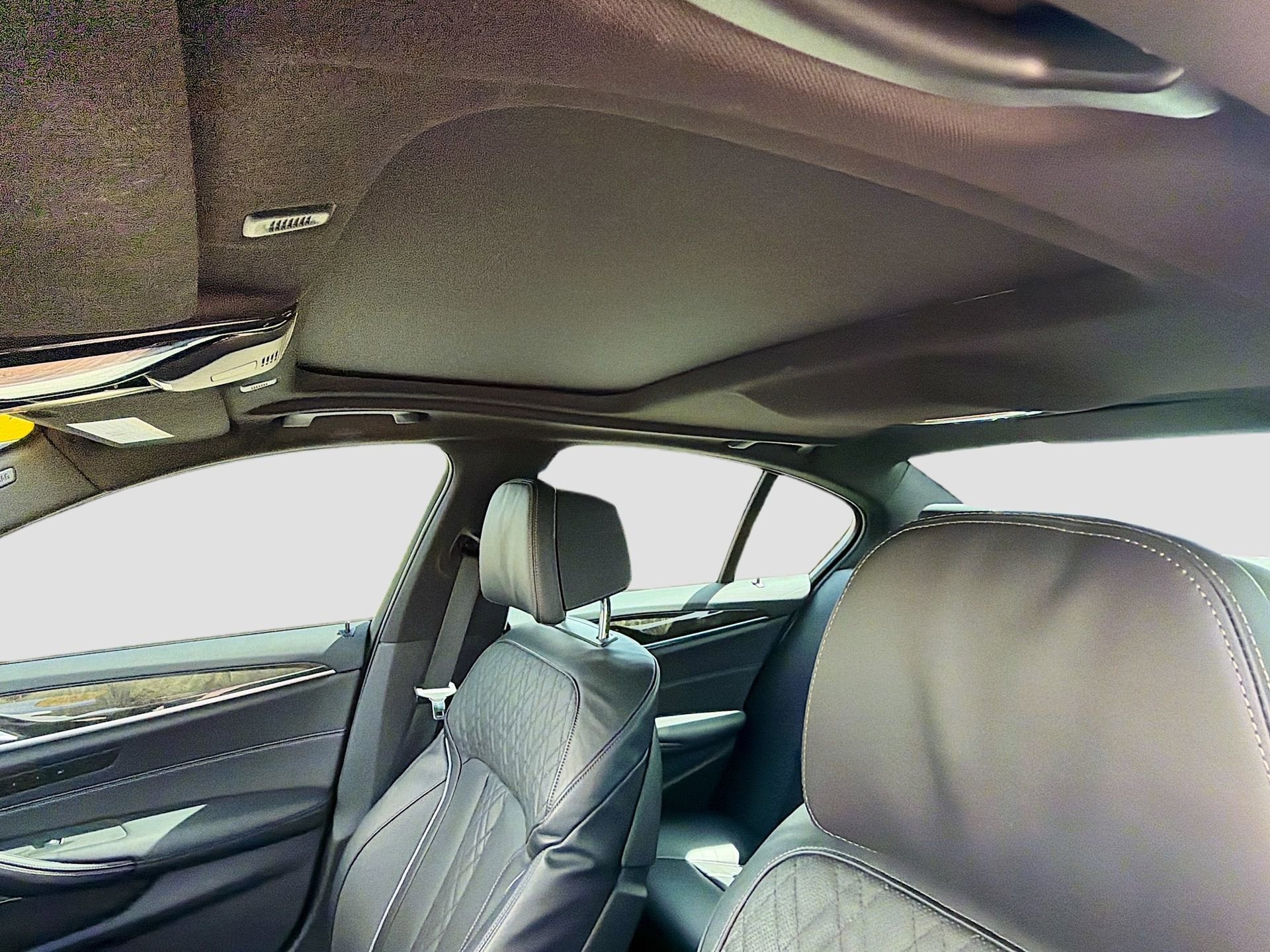 Used 2021 BMW 530i w/ M Sport Package image 28