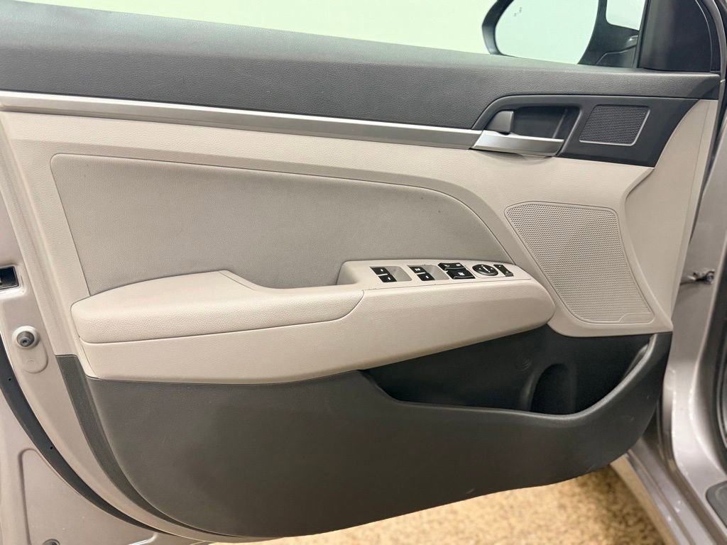 Used 2020 Hyundai Elantra SEL w/ Winter Weather Package FWD image 11