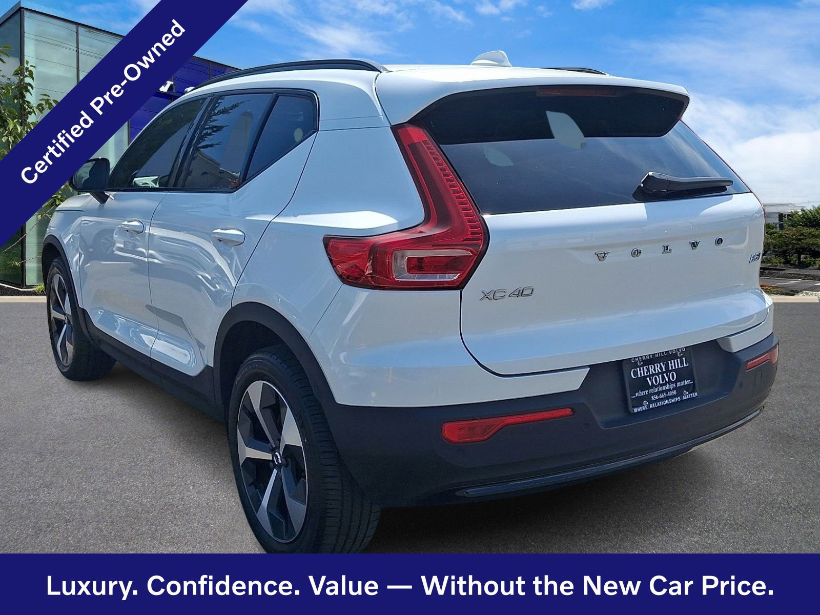 Certified 2023 Volvo XC40 B5 Plus w/ Climate Package image 5
