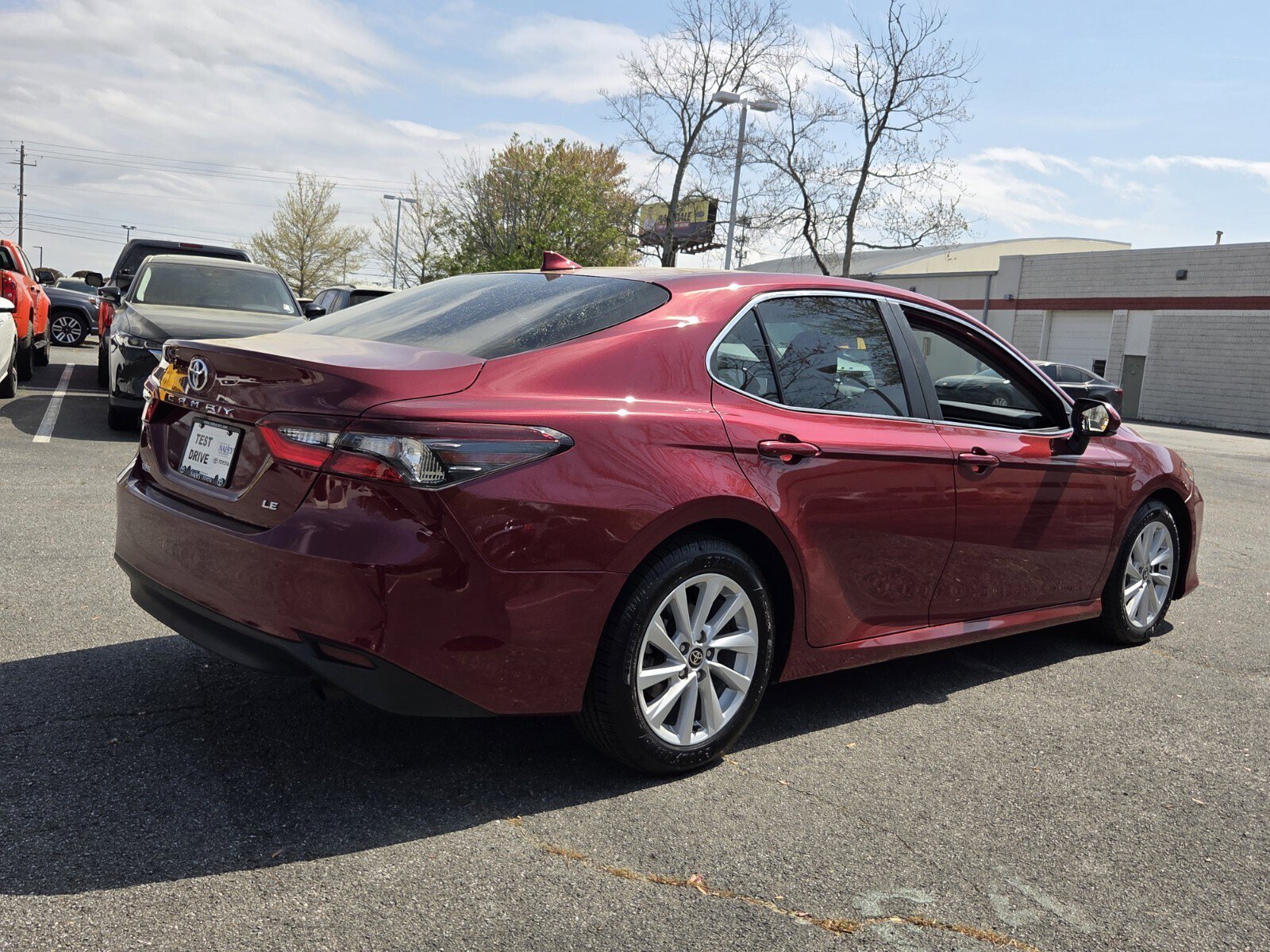 Used 2022 Toyota Camry LE image 4