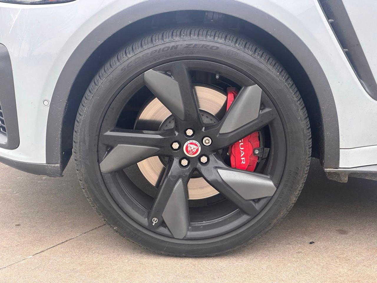 Used 2021 Jaguar F-PACE SVR image 11