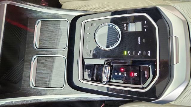 Used 2025 BMW 740i xDrive image 48