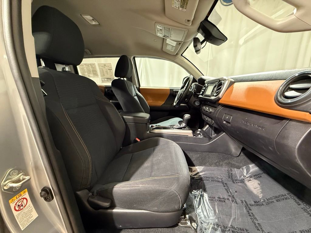 Used 2019 Toyota Tacoma SR5 AWD/4WD image 19