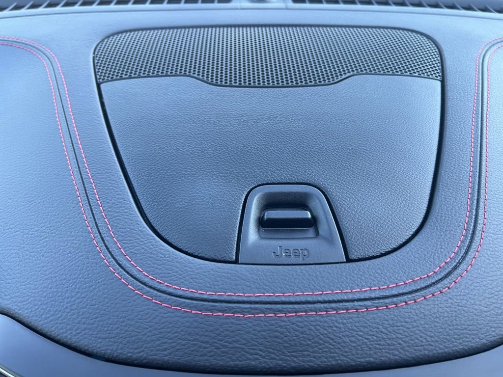 Used 2019 Jeep Cherokee Trailhawk image 18