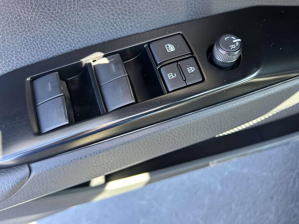New 2026 Toyota Camry Hybrid FWD image 16