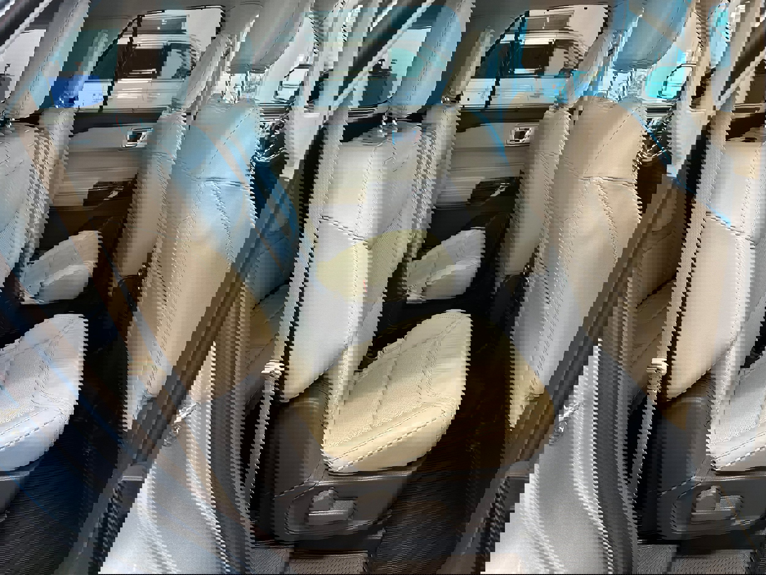 Used 2021 Ford Explorer Platinum w/ Equipment Group 601A image 14