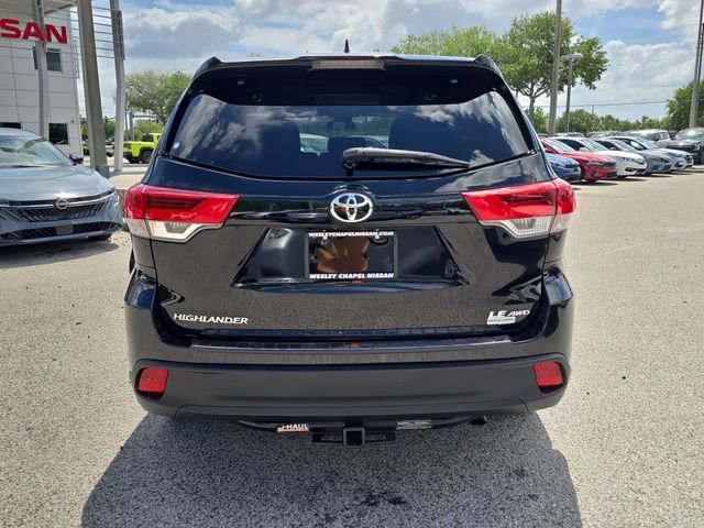 Used 2017 Toyota Highlander Plus AWD/4WD image 7