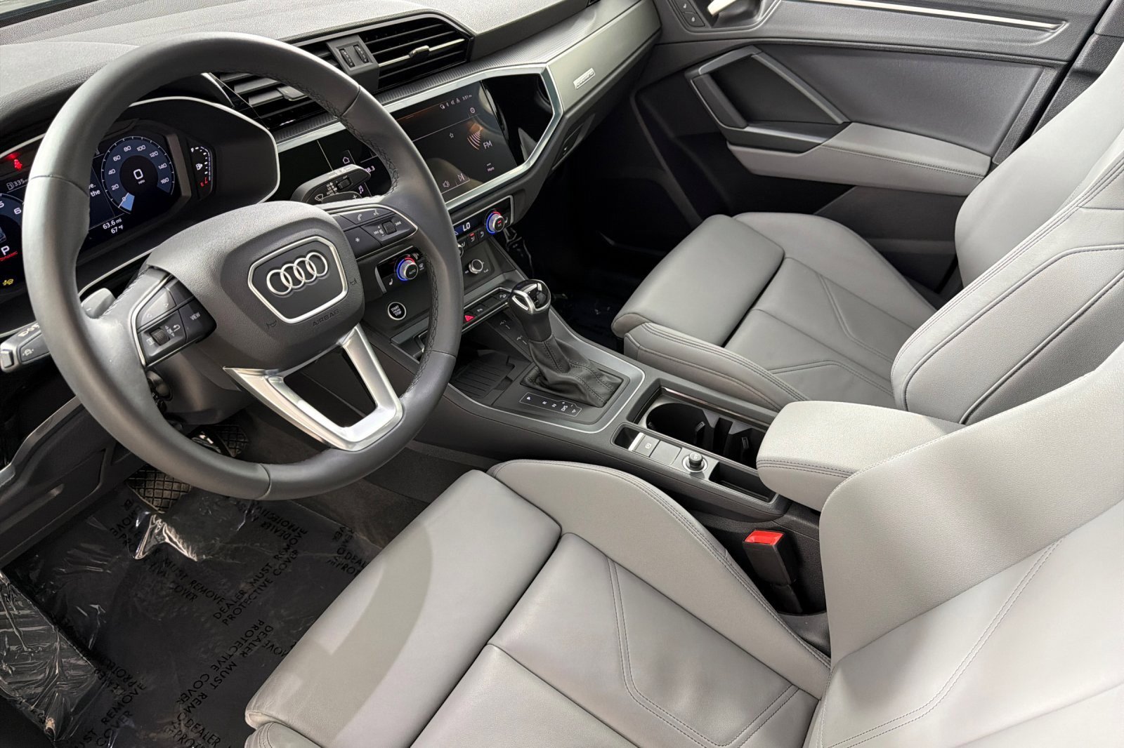 Used 2025 Audi Q3 2.0T Premium w/ Convenience Package AWD/4WD image 9