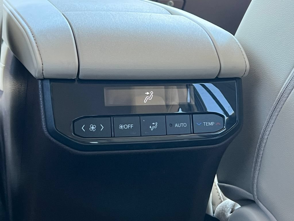 Used 2022 Toyota Highlander Limited AWD/4WD image 37