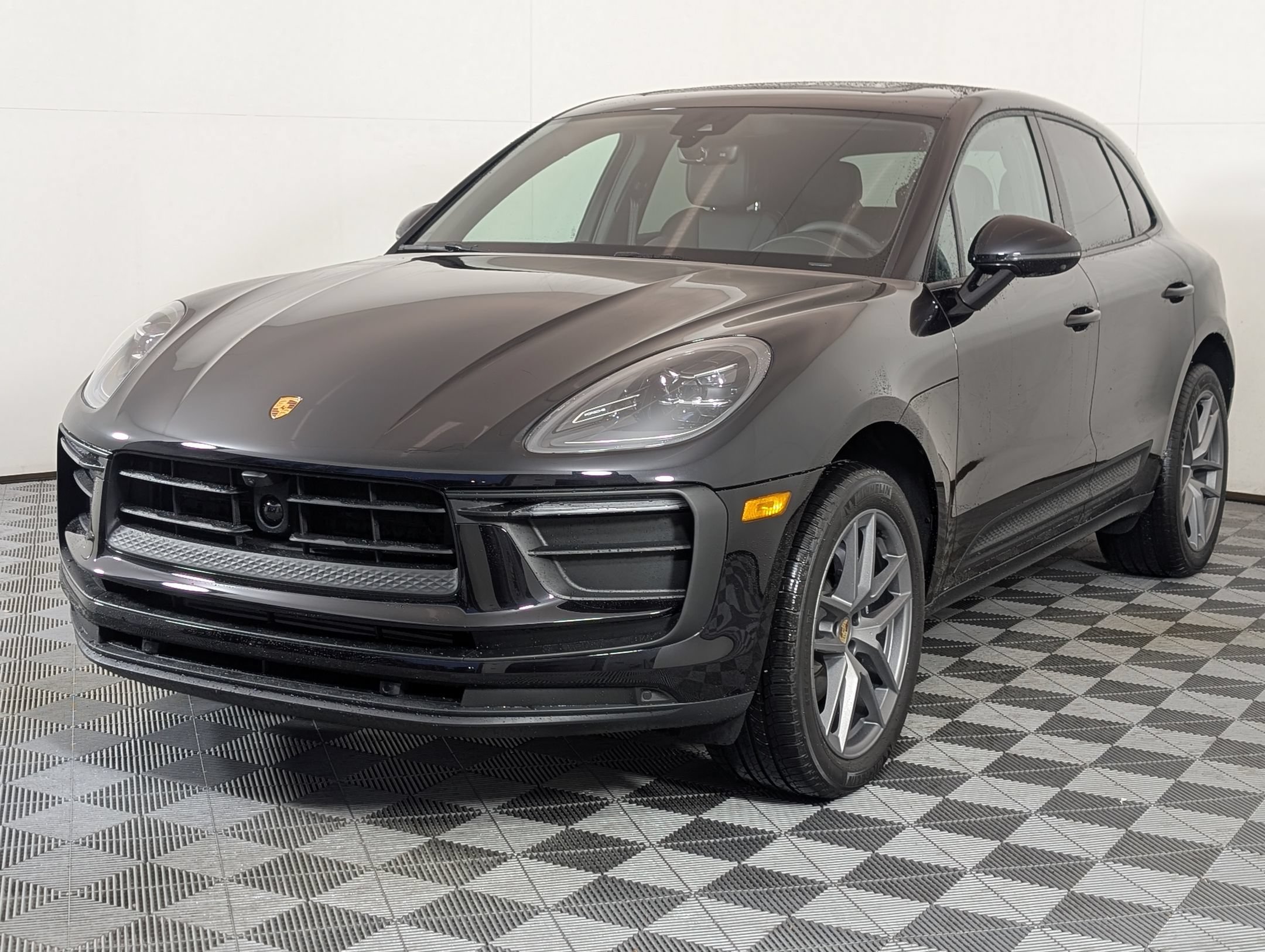 Used 2026 Porsche Macan AWD/4WD image 1