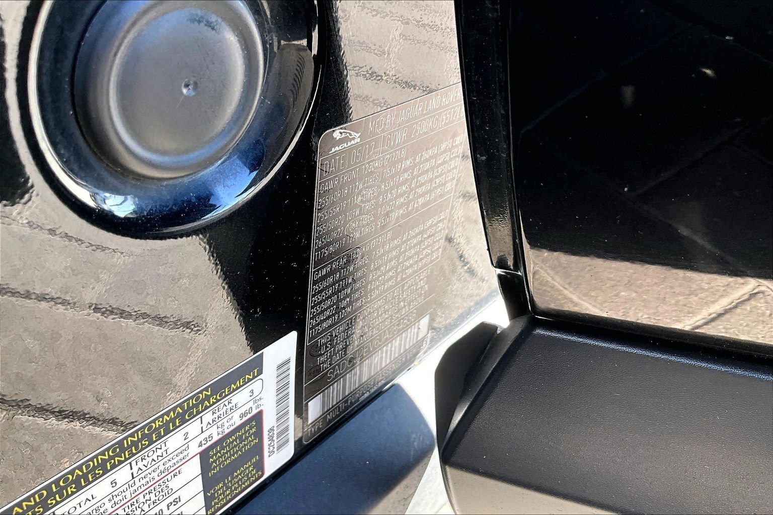 Used 2018 Jaguar F-PACE Premium image 34