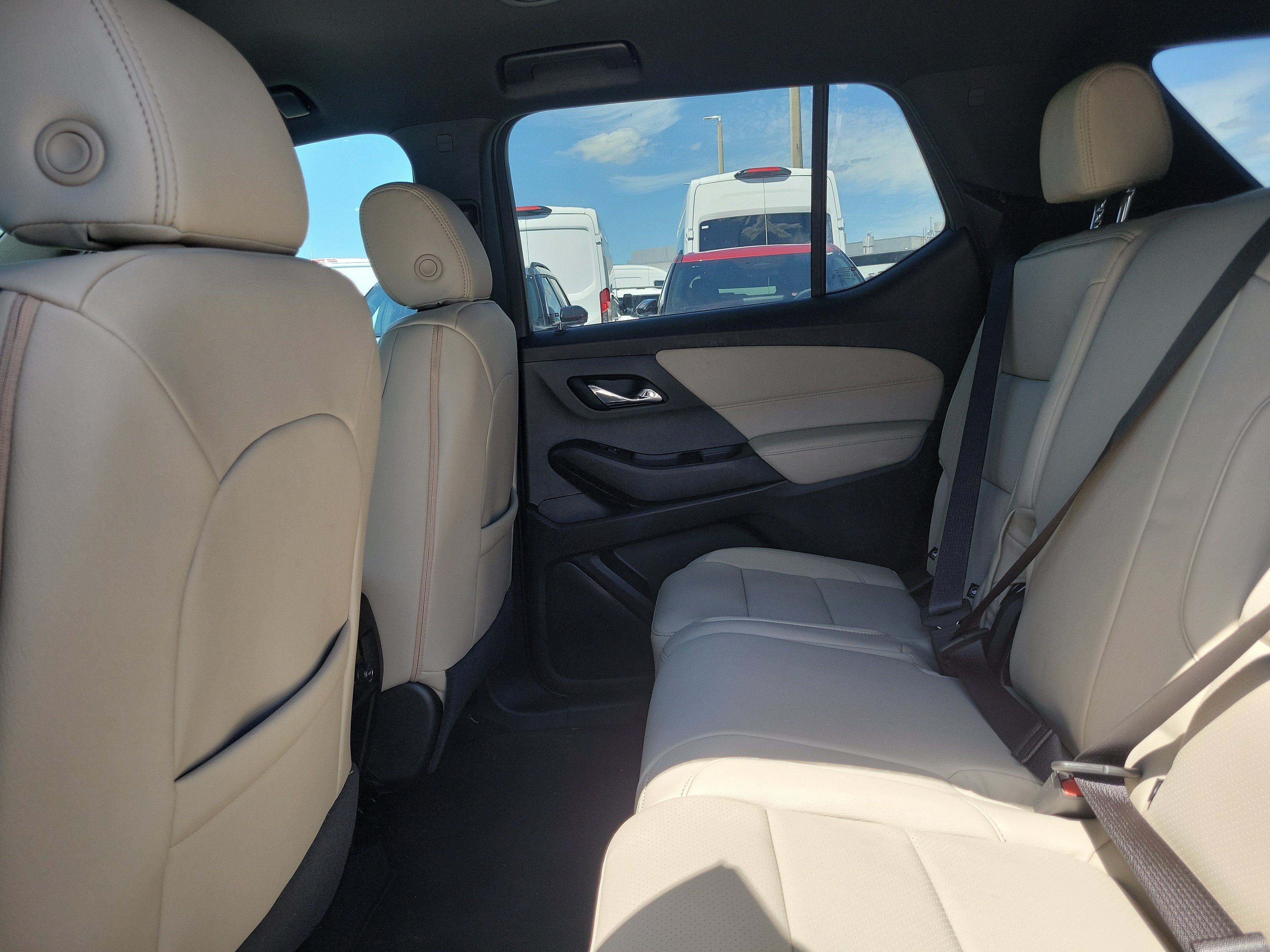 Used 2023 Chevrolet Traverse LS FWD image 14