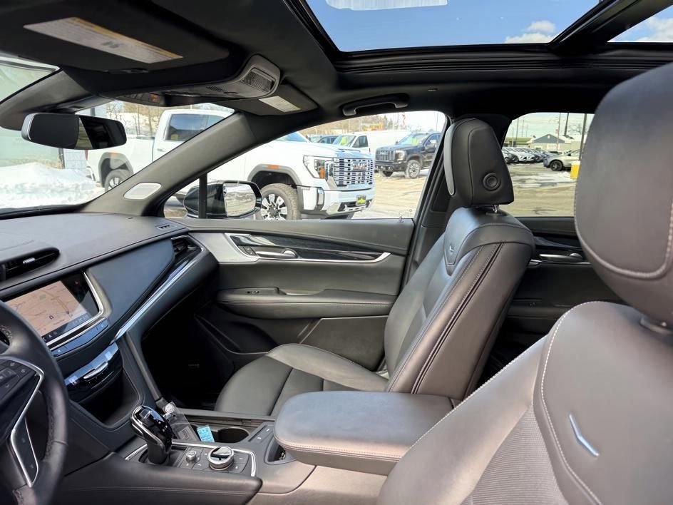 Certified 2025 Cadillac XT5 Premium Luxury image 16