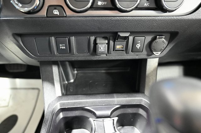 Used 2022 Toyota Tacoma TRD Off-Road image 19