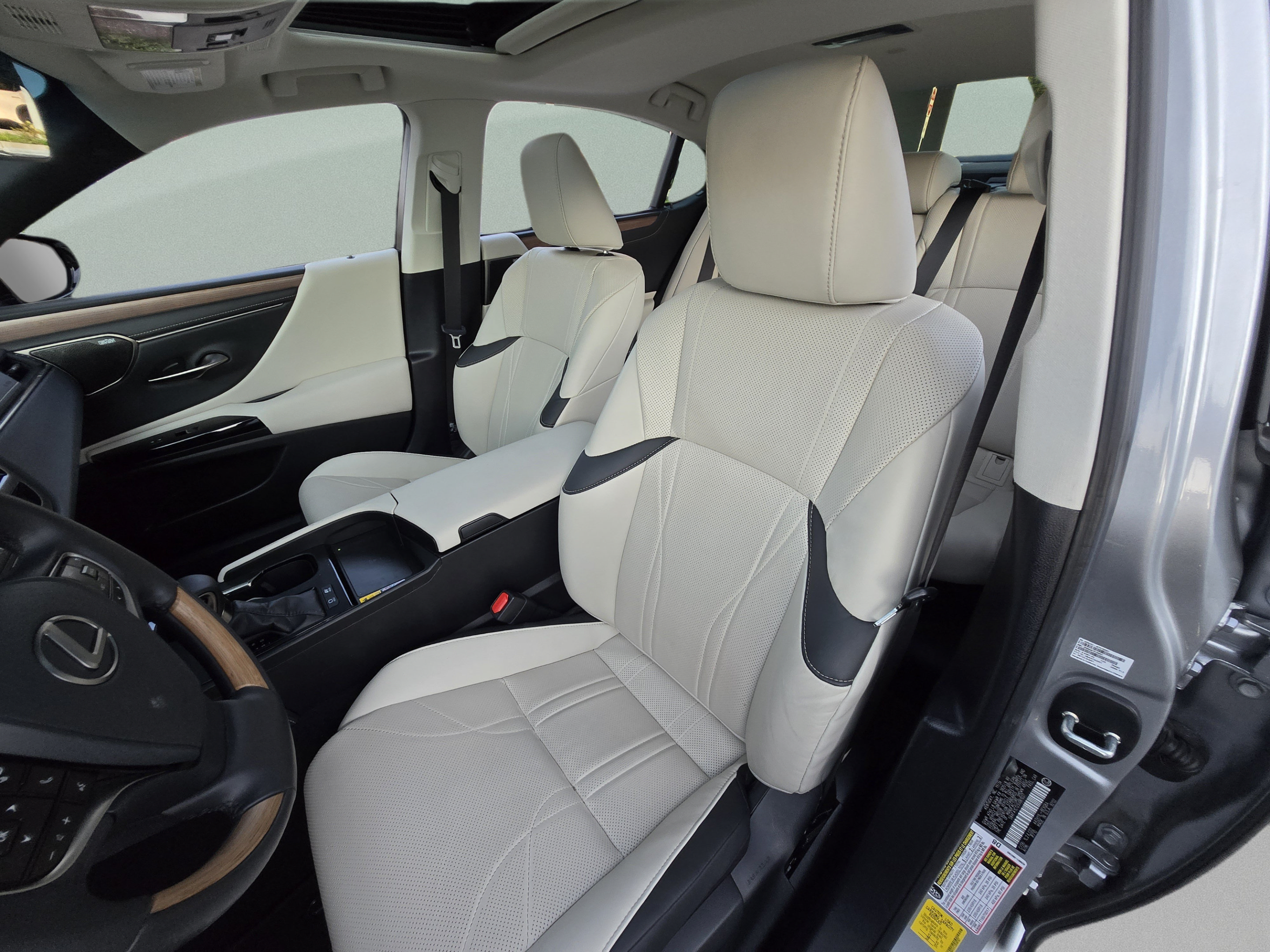 Certified 2025 Lexus ES 300h Ultra Luxury w/ Accessory Package (Z2) FWD image 16