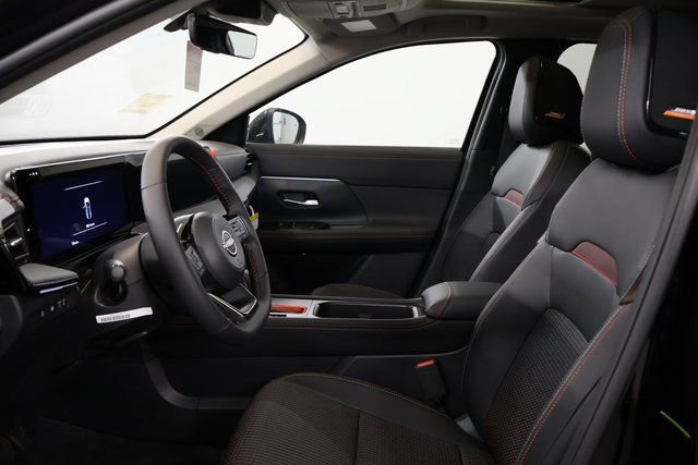 New 2025 Nissan Kicks SR w/ SR Premium Package image 9