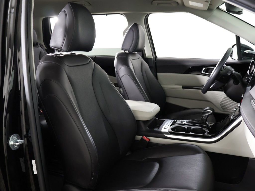 Used 2023 Kia Carnival EX FWD image 28