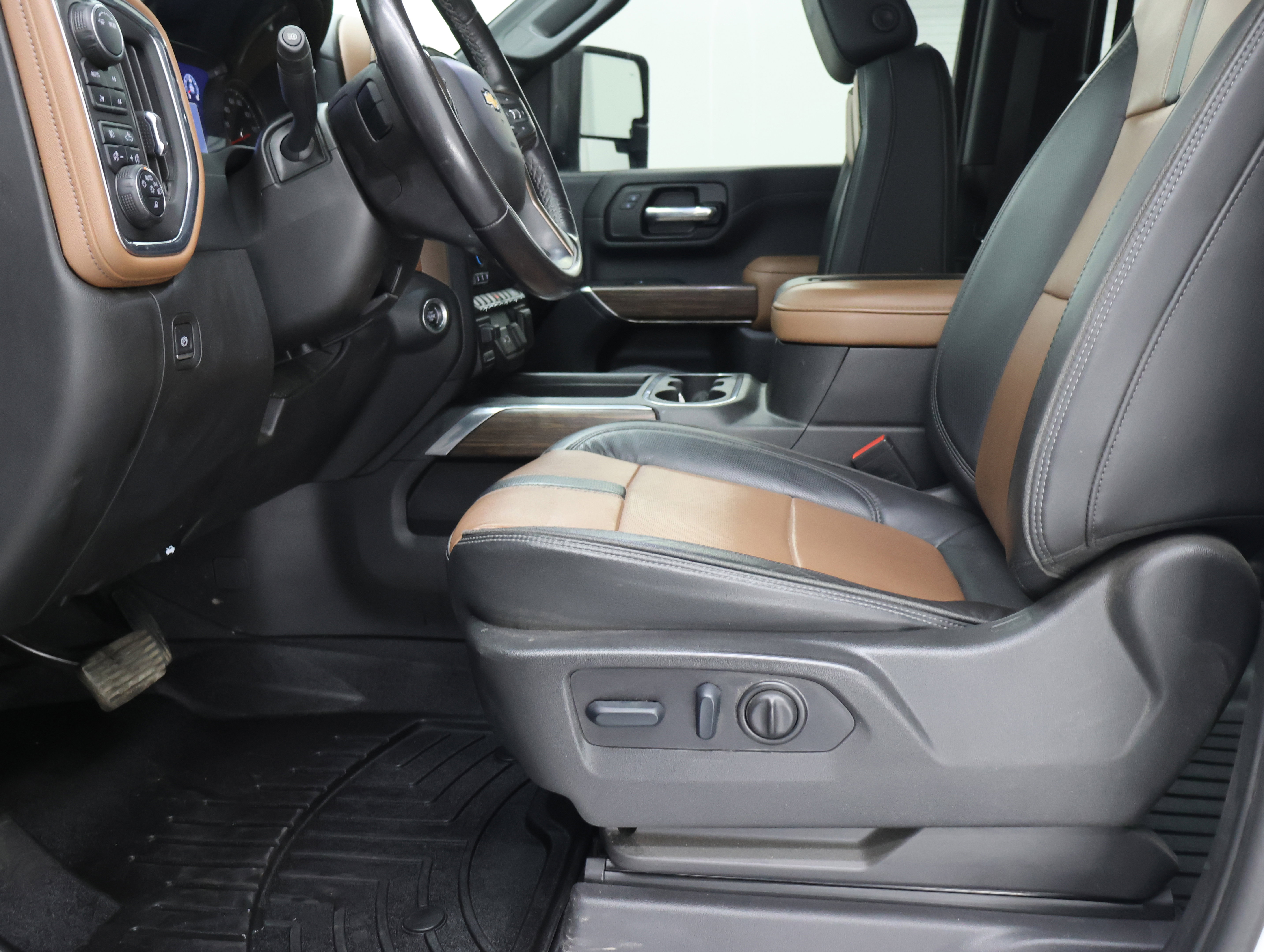 Used 2022 Chevrolet Silverado 3500 High Country w/ Safety Package II AWD/4WD image 8