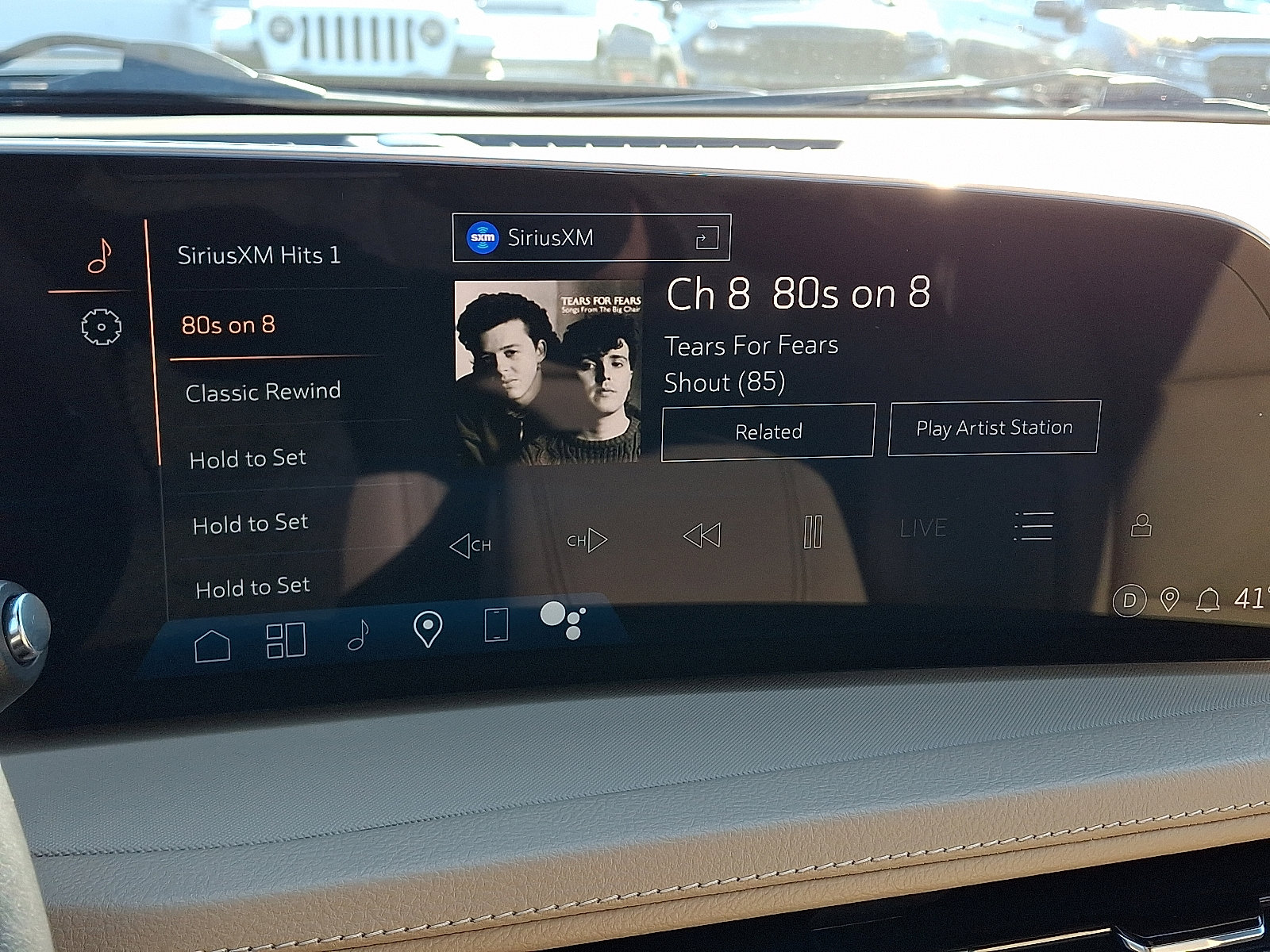 Used 2024 Cadillac XT4 Luxury w/ Cold Weather Package image 18