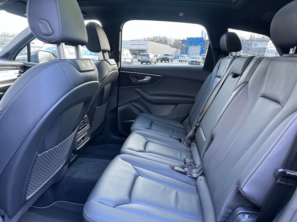 Certified 2025 Audi Q7 2.0T Premium w/ Convenience Plus Package image 18