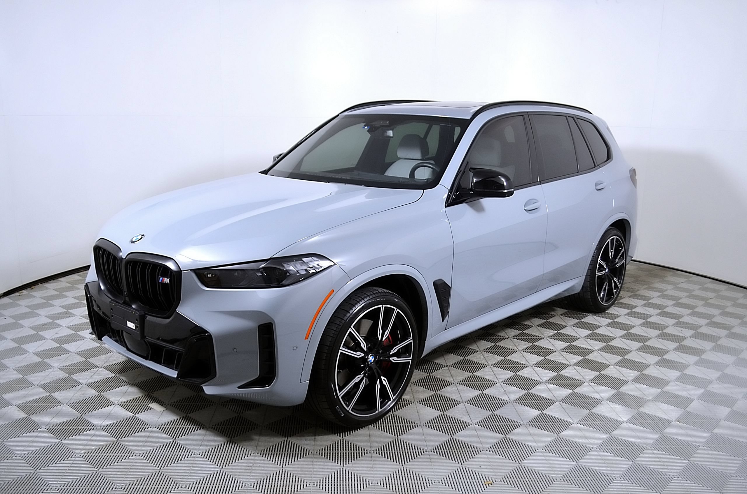 Used 2026 BMW X5 M60i AWD/4WD image 3