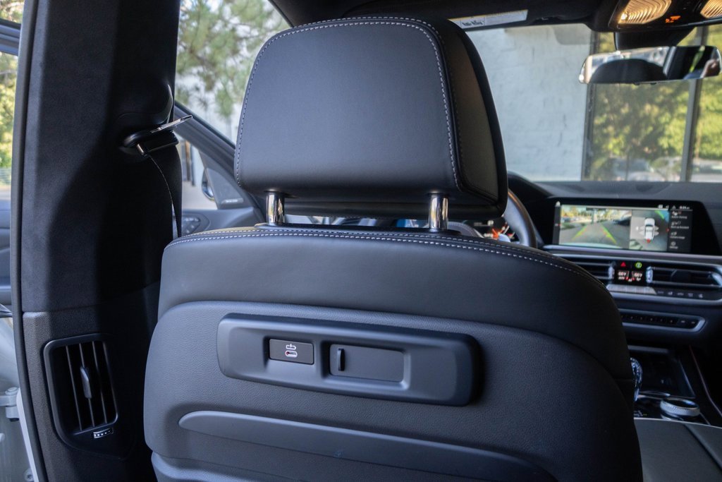 Used 2020 BMW X7 M50i w/ Dynamic Handling Package image 23